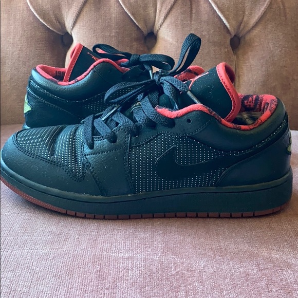 Nike Shoes - Air Jordan 1 Retro Low